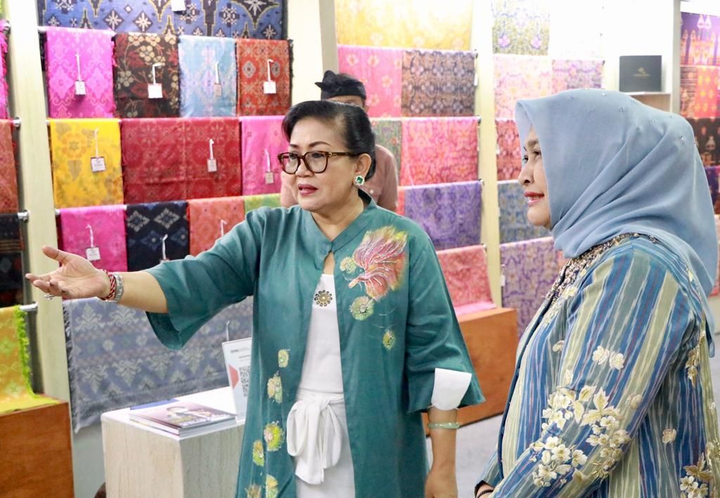 podiumnews.com-Putri Koster Minta IKM Bali Miliki Identitas Personal Produk 